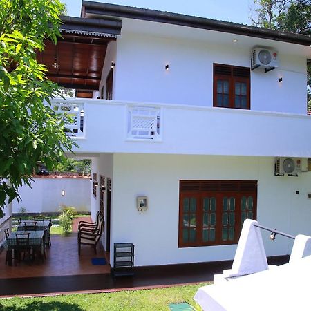 Aken Villa Hikkaduwa Esterno foto